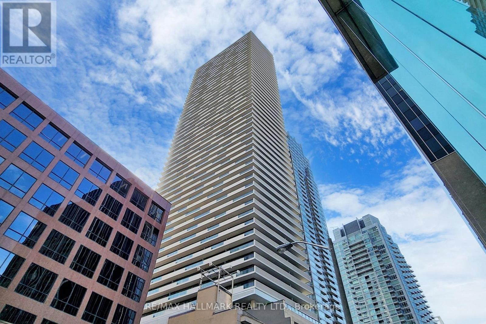 313 - 2221 YONGE STREET
