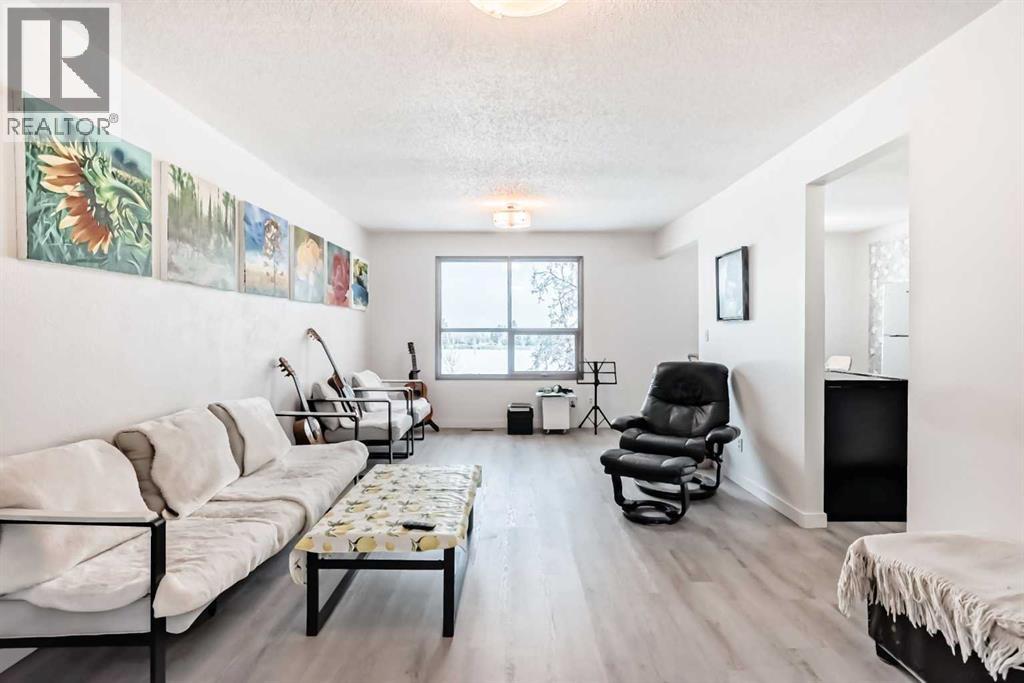 11, 1011 Canterbury Drive SW