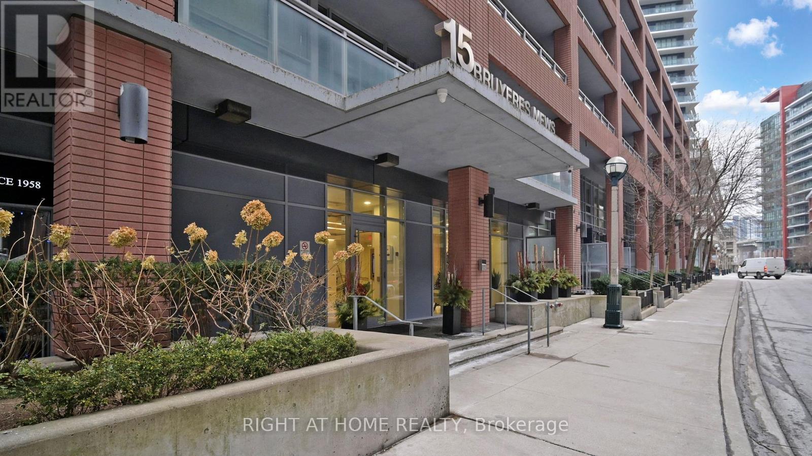 TH106 - 15 BRUYERES MEWS