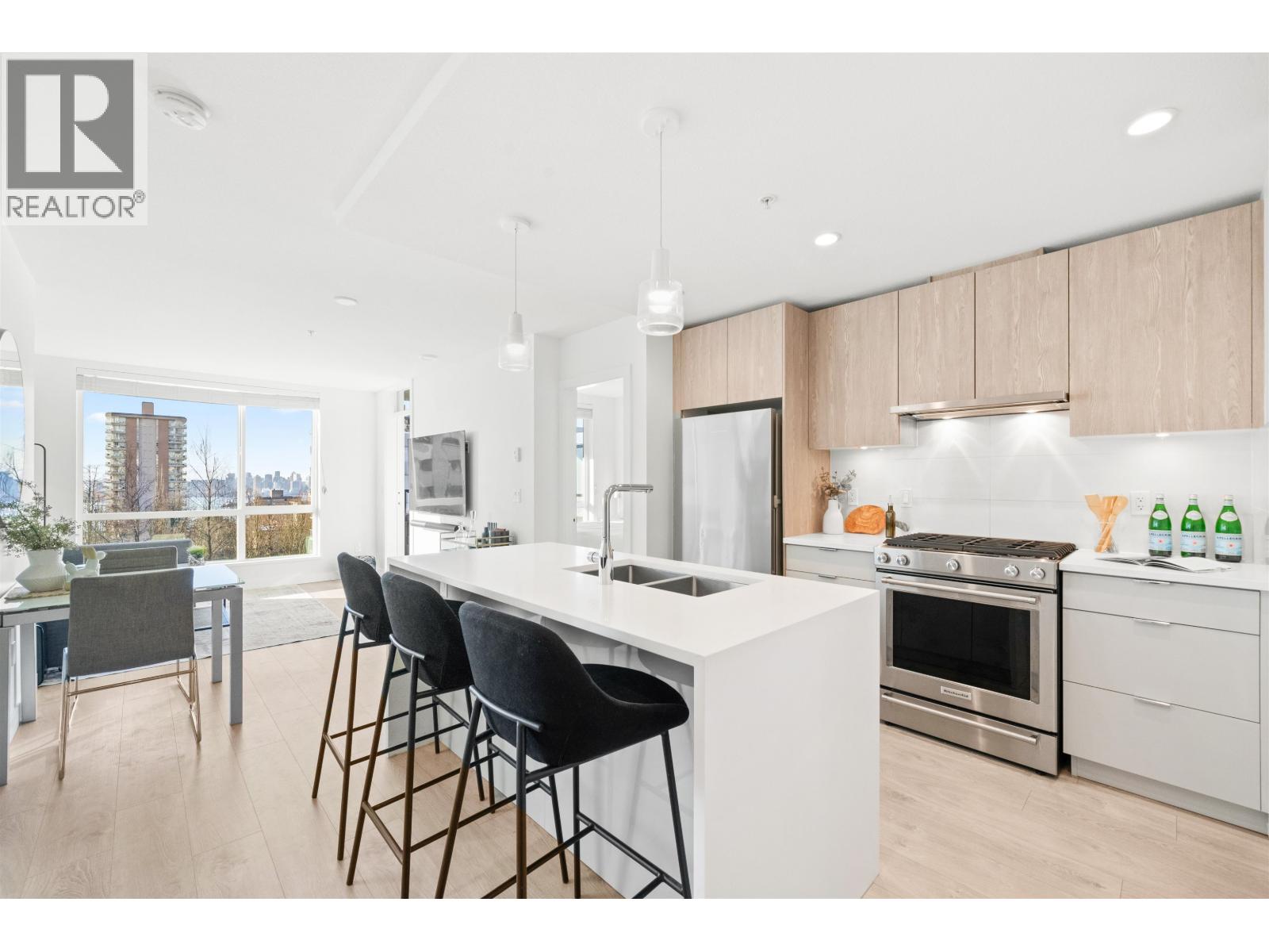 304 108 E 8TH STREET