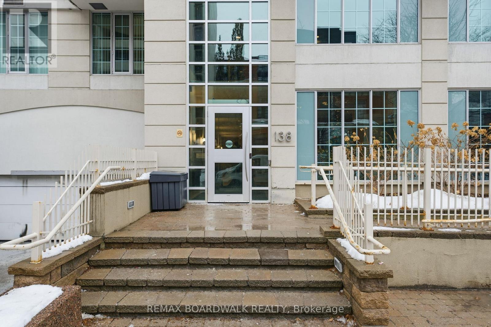 908 - 138 SOMERSET STREET W