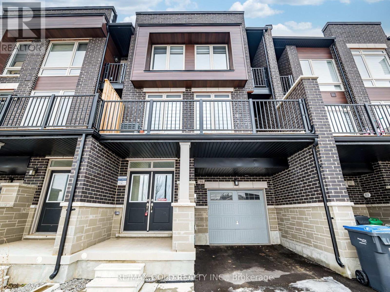 94 DONALD FICHT CRESCENT