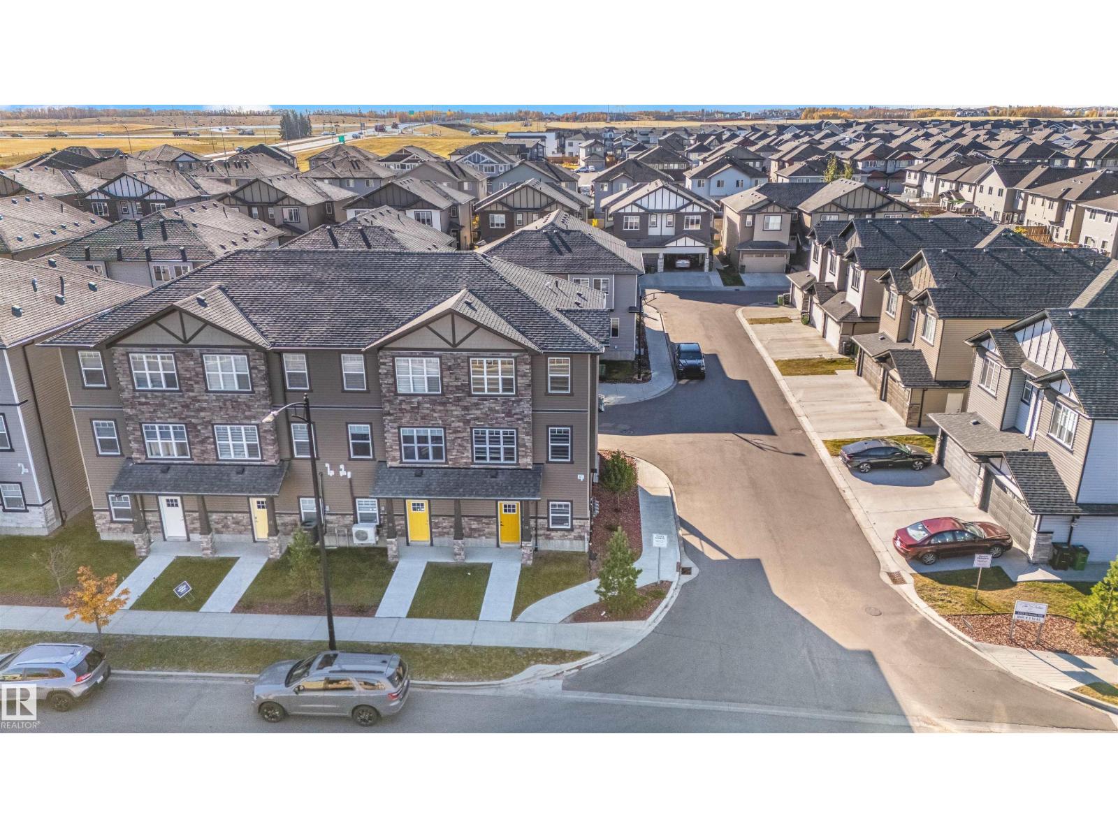 #19 1703 16 AV NW NW