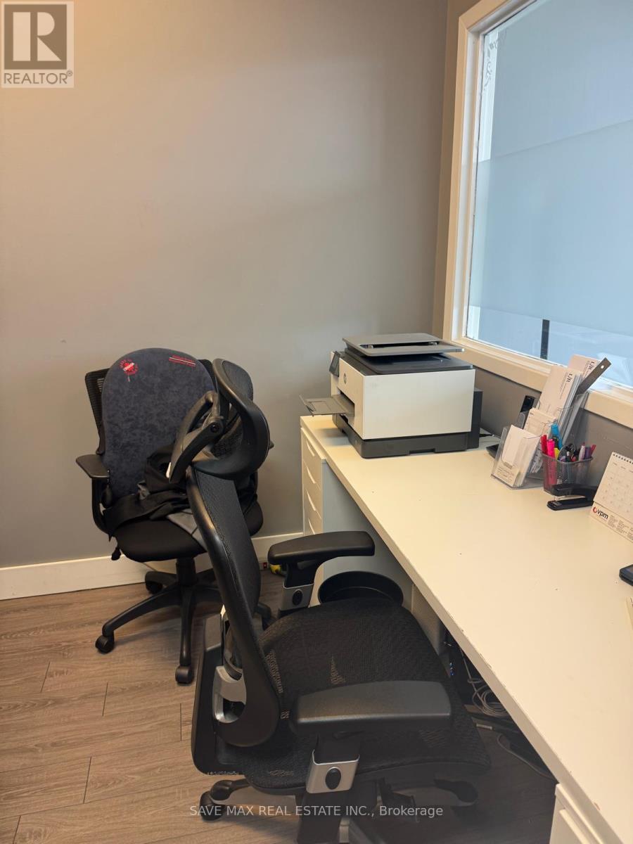 7 - 630 PETER ROBERTSON BOULEVARD