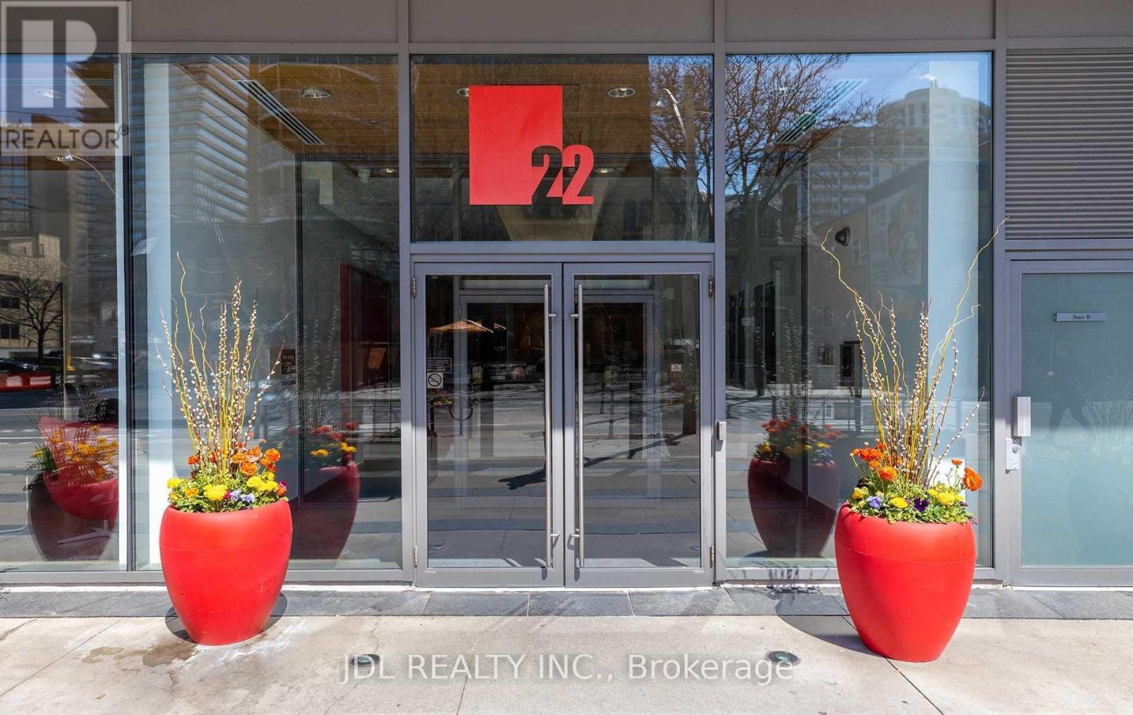 1607 - 22 WELLESLEY STREET E