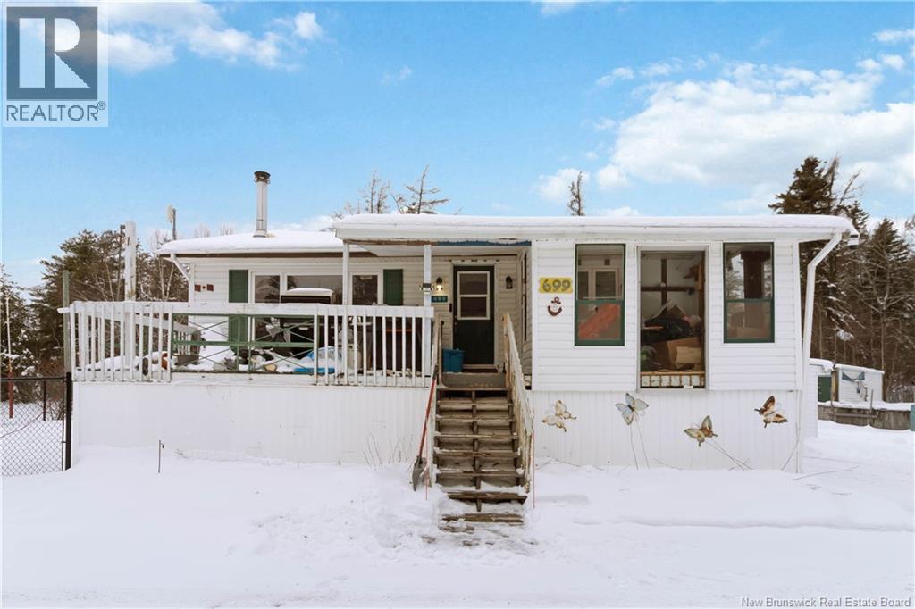 699 De La Prairie Road