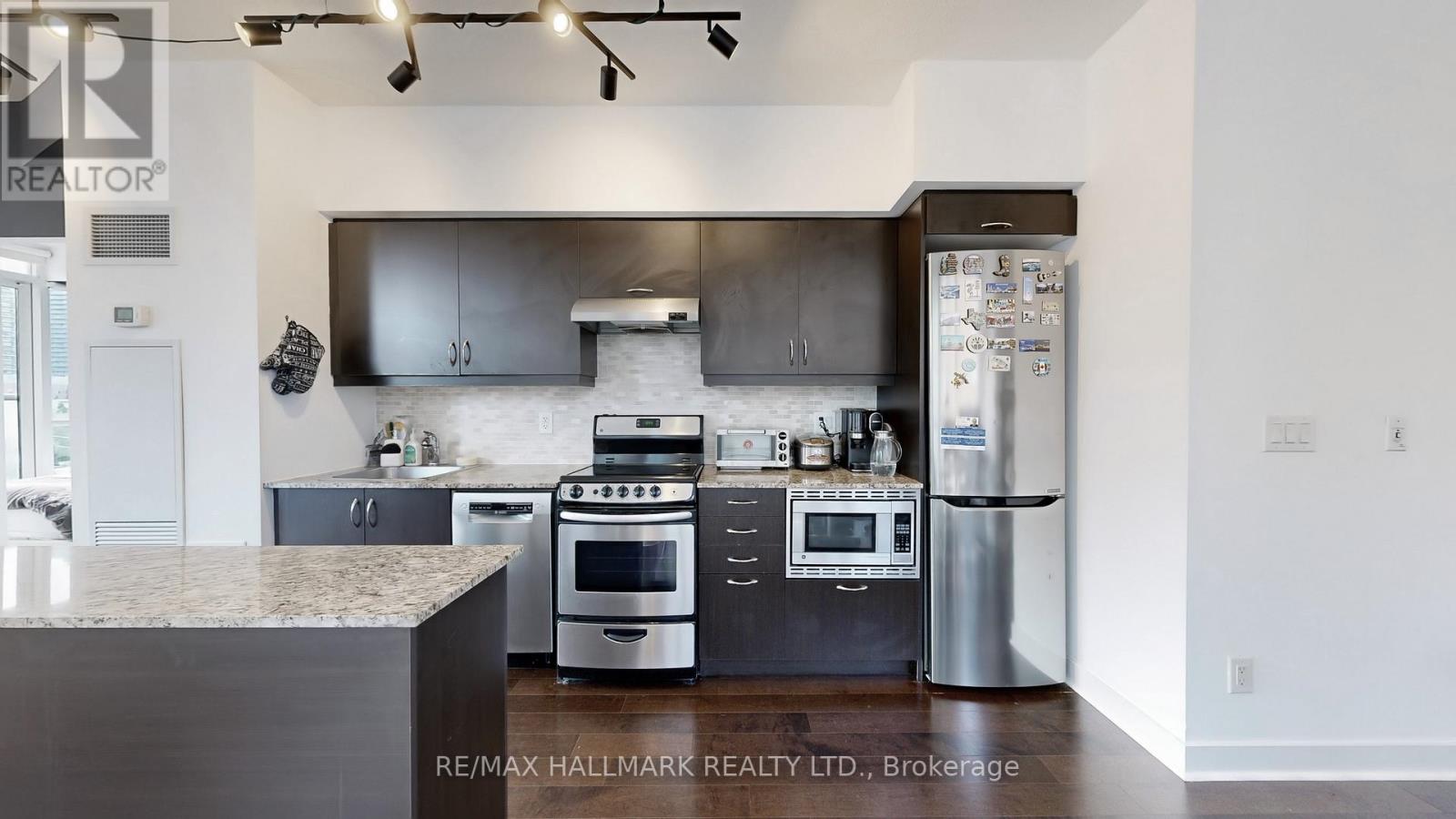 605 - 320 RICHMOND STREET E