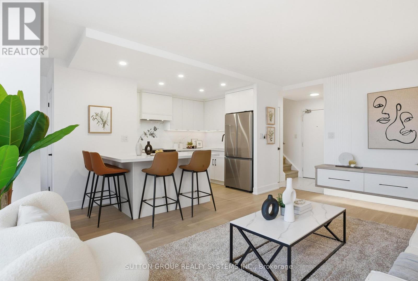 909 - 60 SOUTHPORT STREET