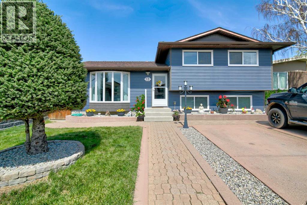 11 Erminedale Place N