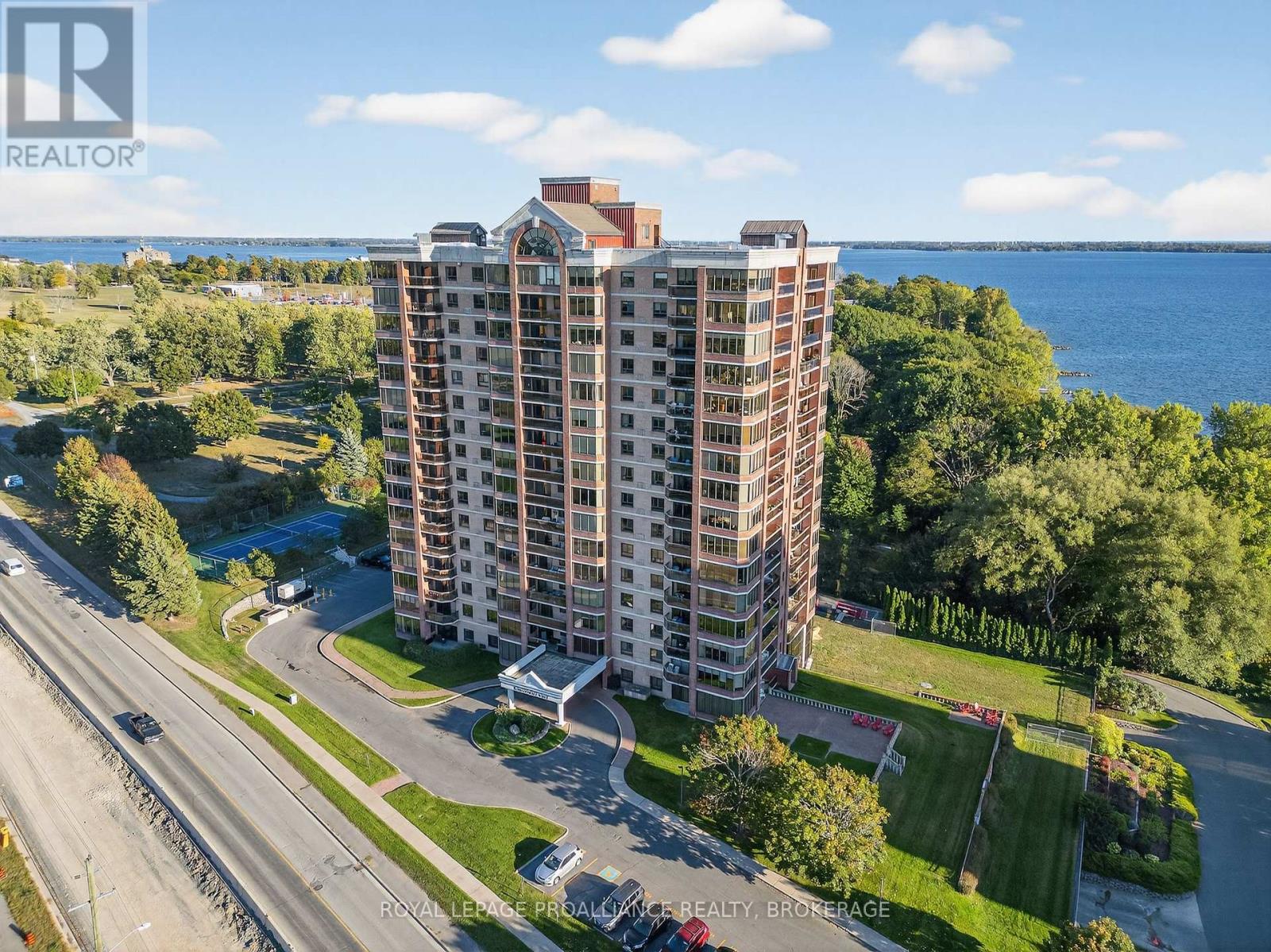 701 - 1000 KING STREET W