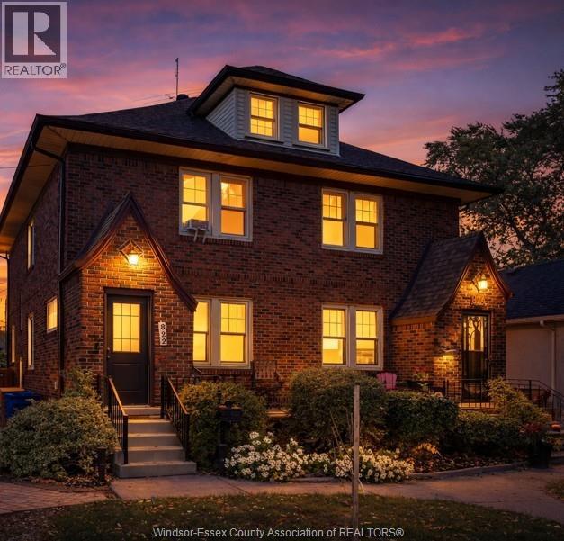 822 FAIRVIEW BOULEVARD