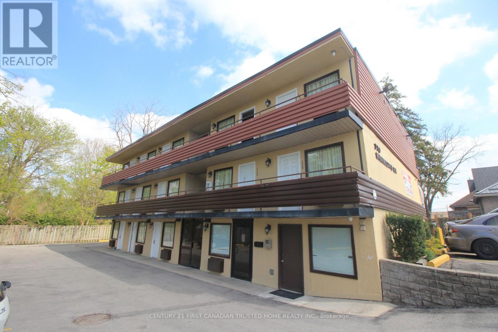 370 WHARNCLIFFE ROAD S