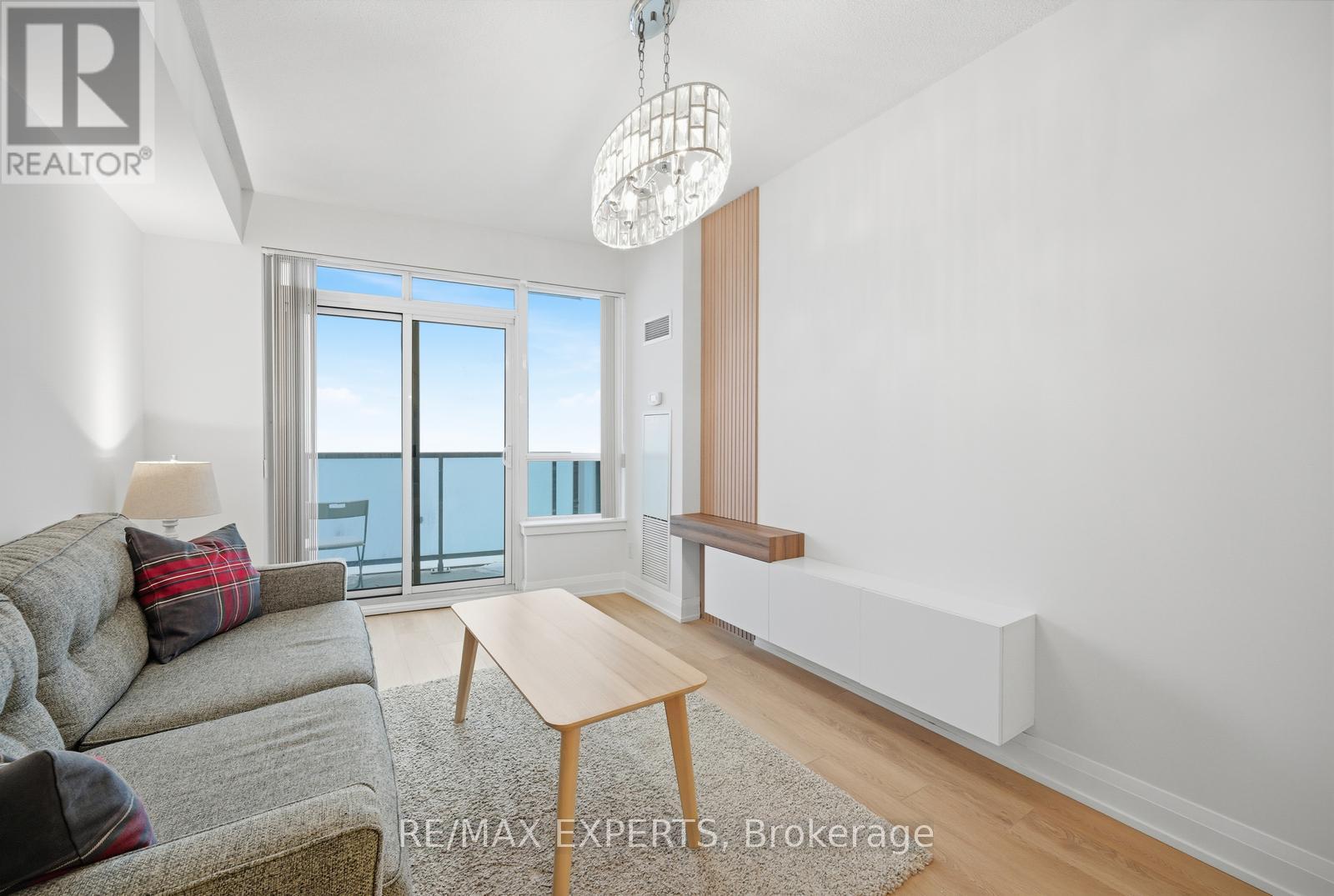 2433 - 7161 YONGE STREET