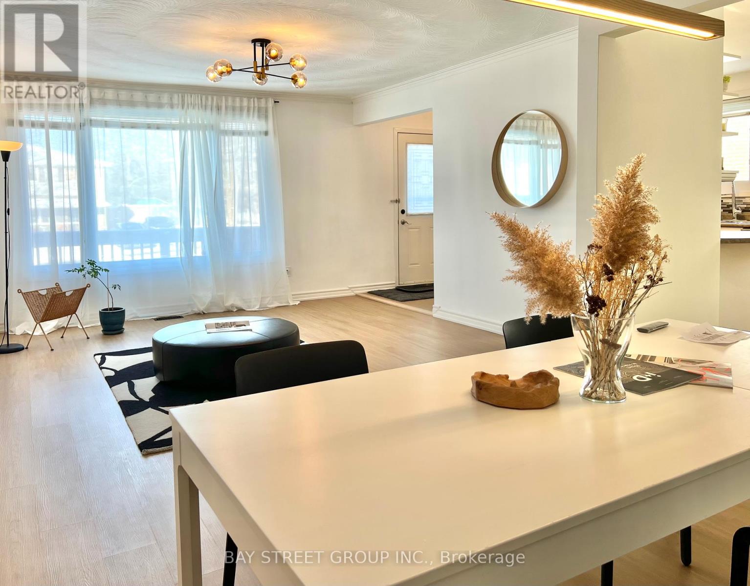 728 SUNNYPOINT DRIVE