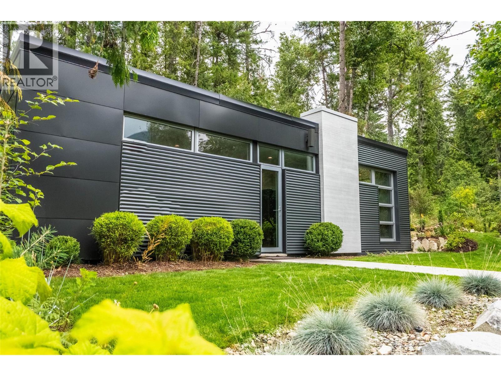 183-191 Kootenay Lake Road