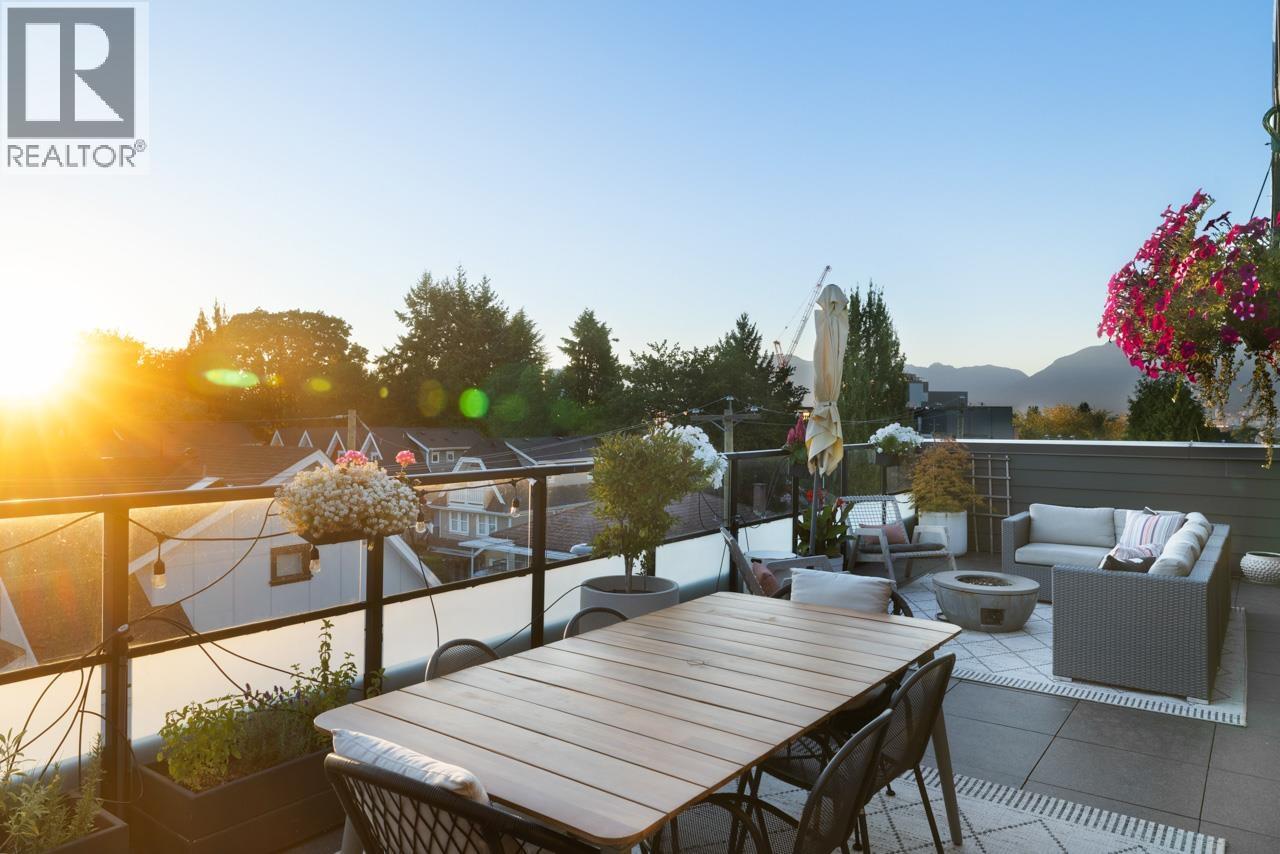 PH2 3939 KNIGHT STREET