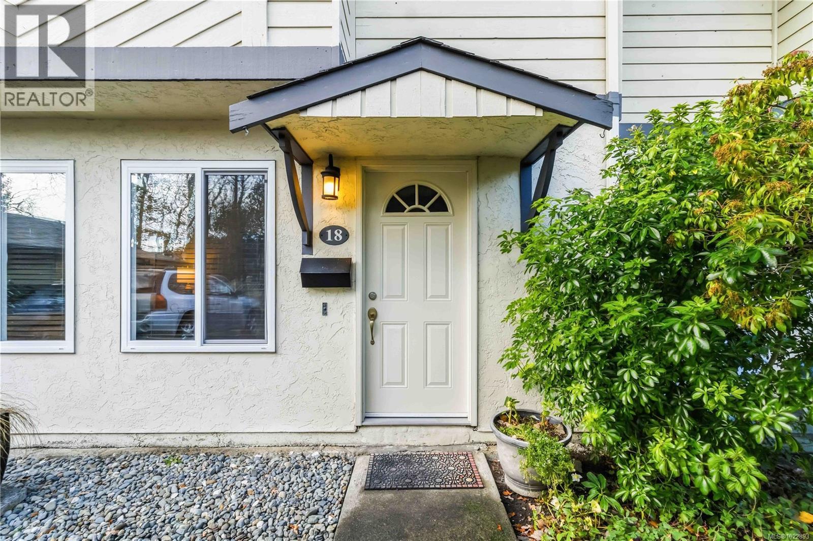 18 1741 McKenzie Ave