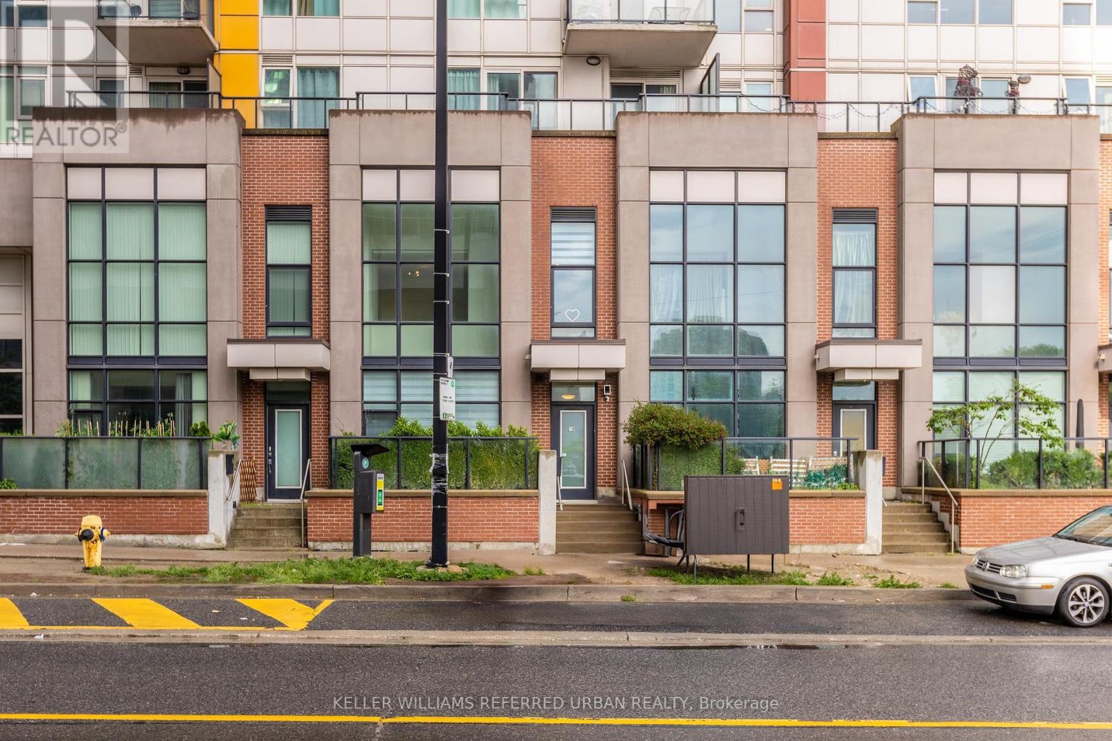 19 TOWN CENTRE COURT