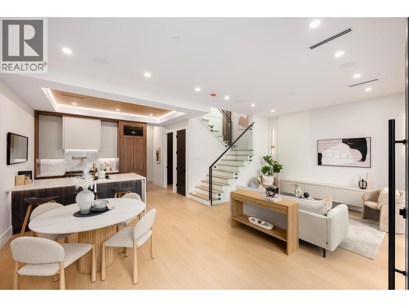 2 3466 FRANKLIN STREET