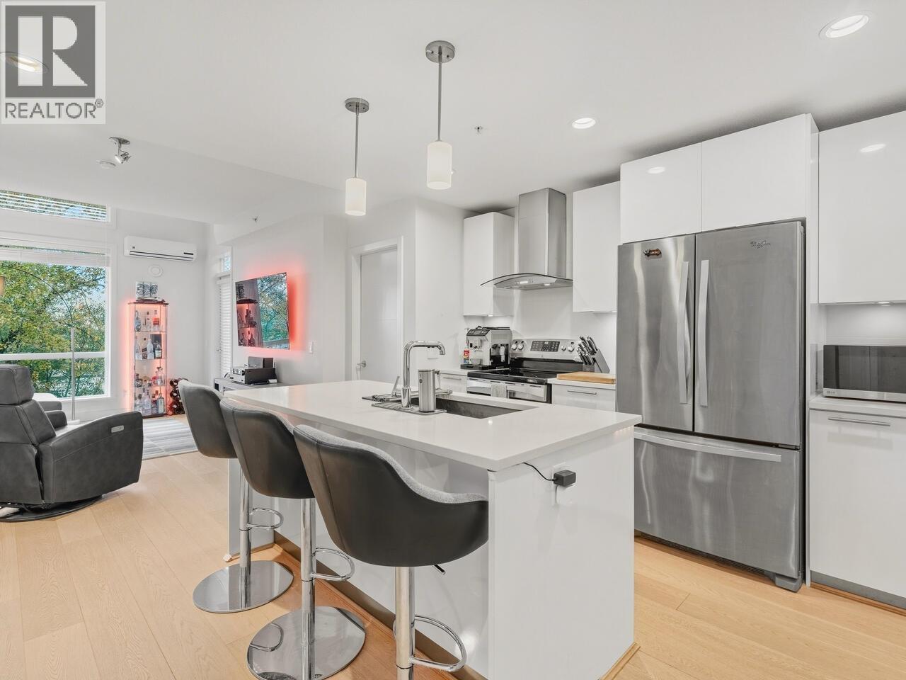 628 723 W 3RD STREET