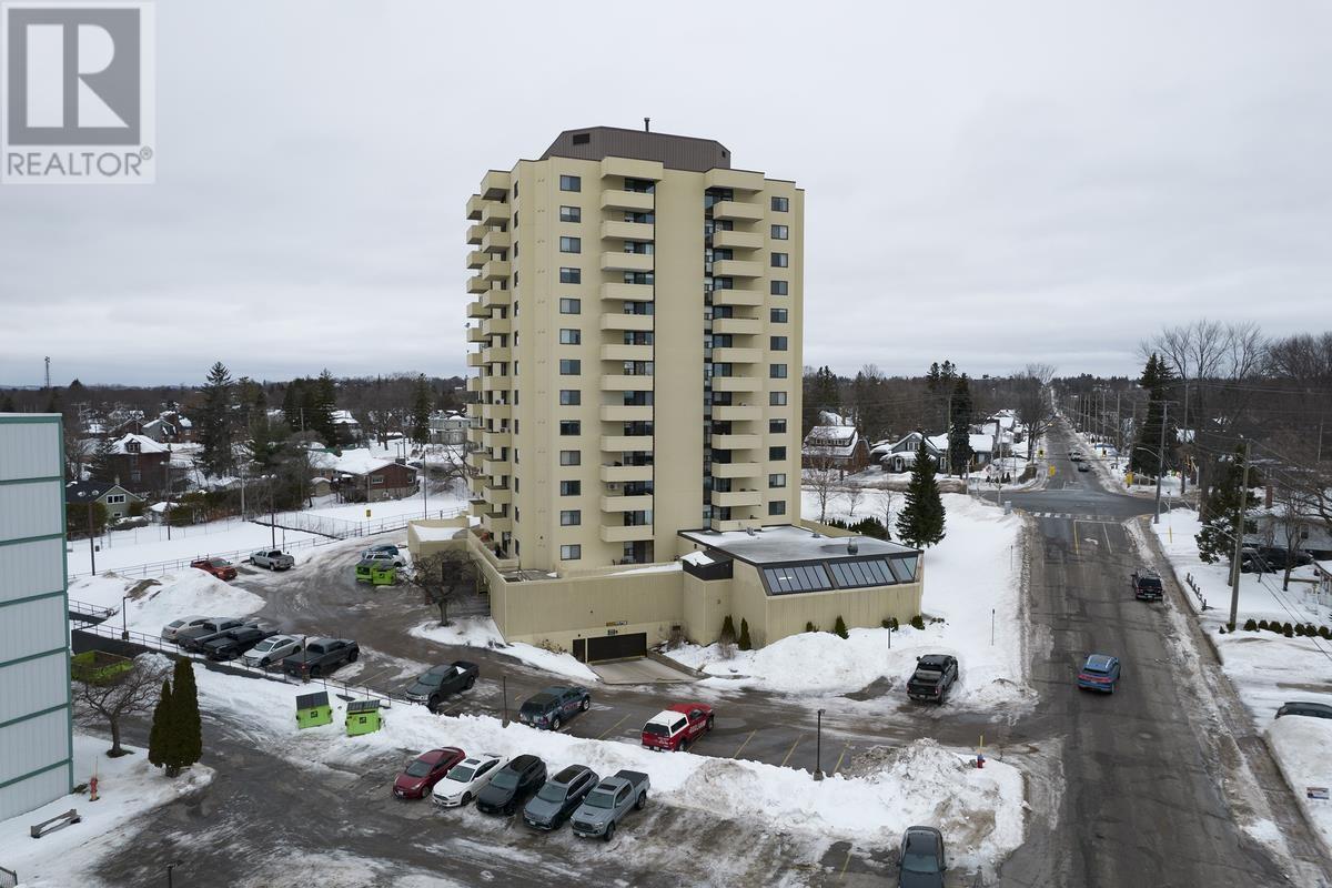 1139 Queen ST E # PH1