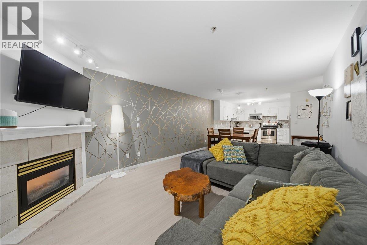 311 121 SHORELINE CIRCLE