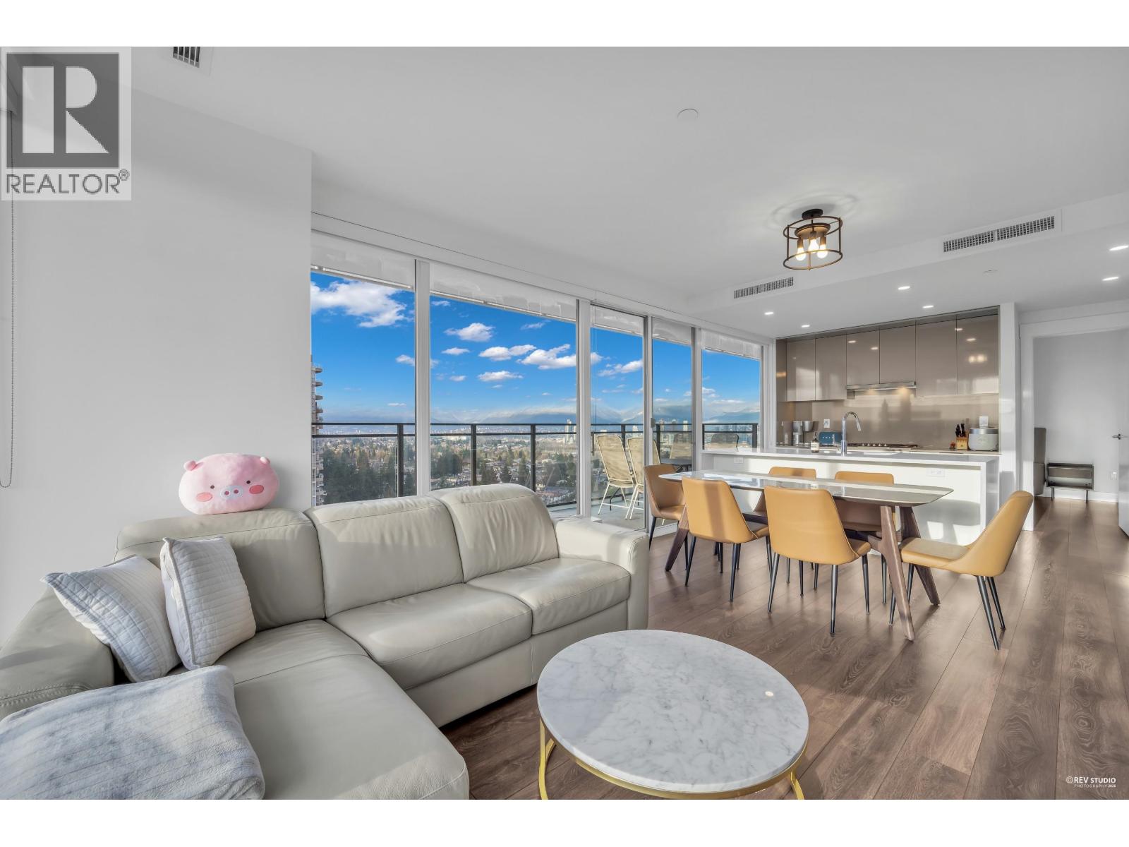 1205 4711 HAZEL STREET