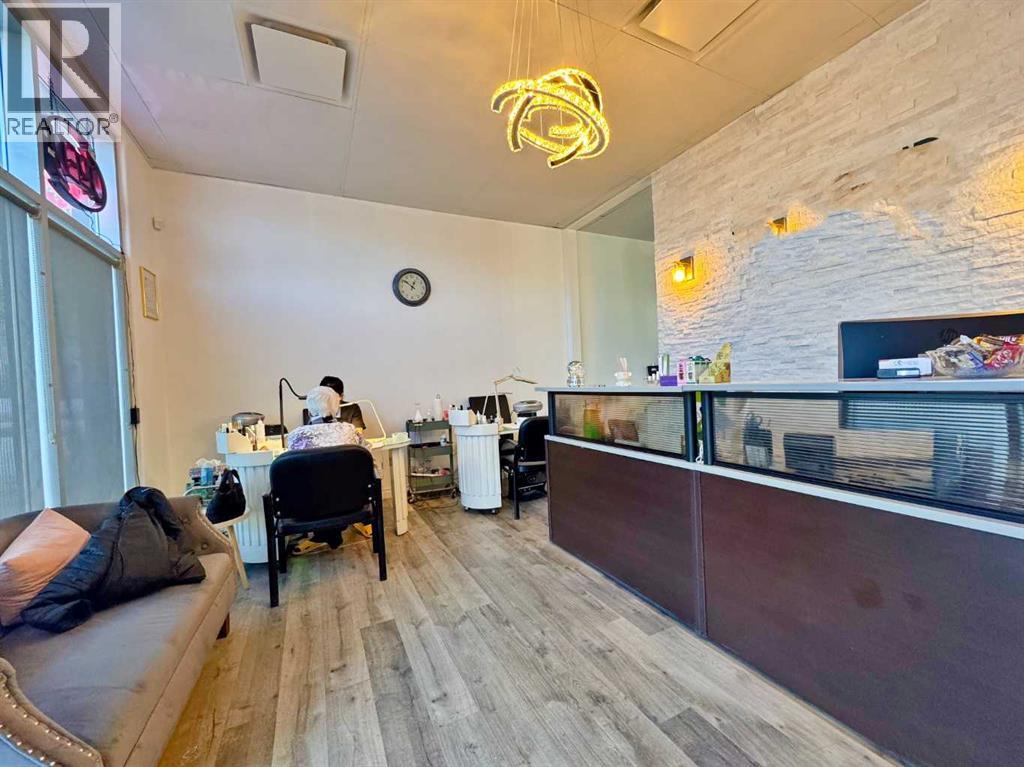 2763 Sunridge Way NE