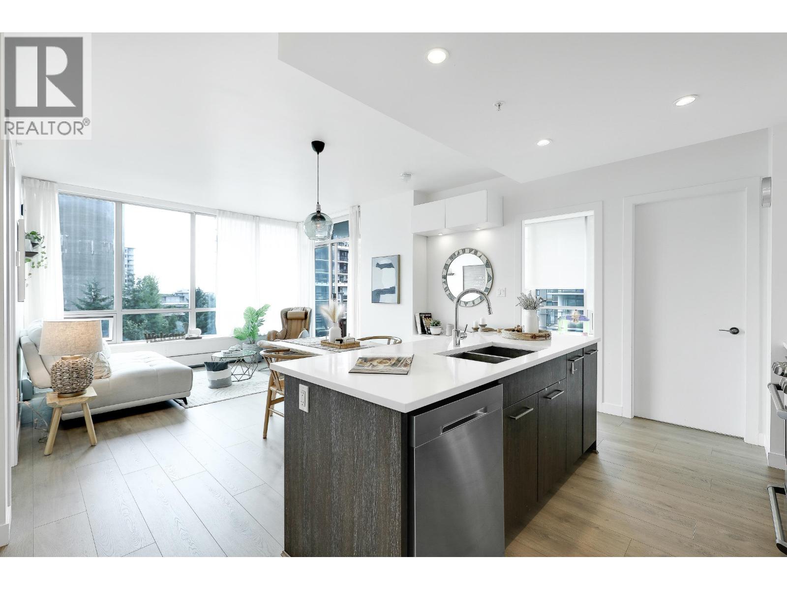 803 9060 UNIVERSITY CRESCENT