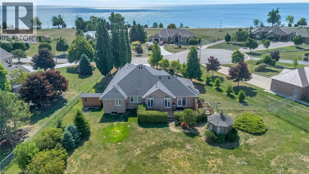 16 FEATHERSTONE Avenue