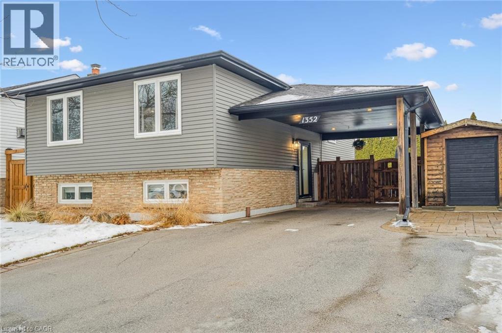 1352 VANCOUVER Crescent