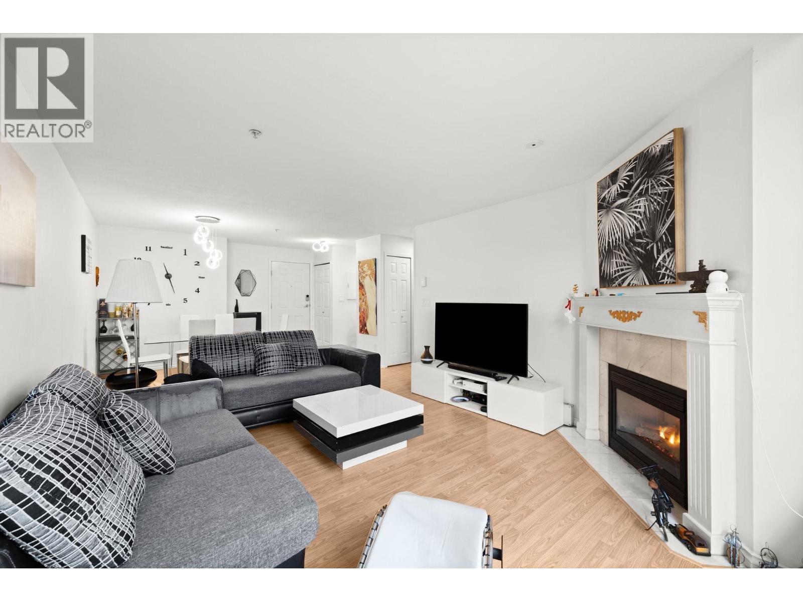 25 2378 RINDALL AVENUE