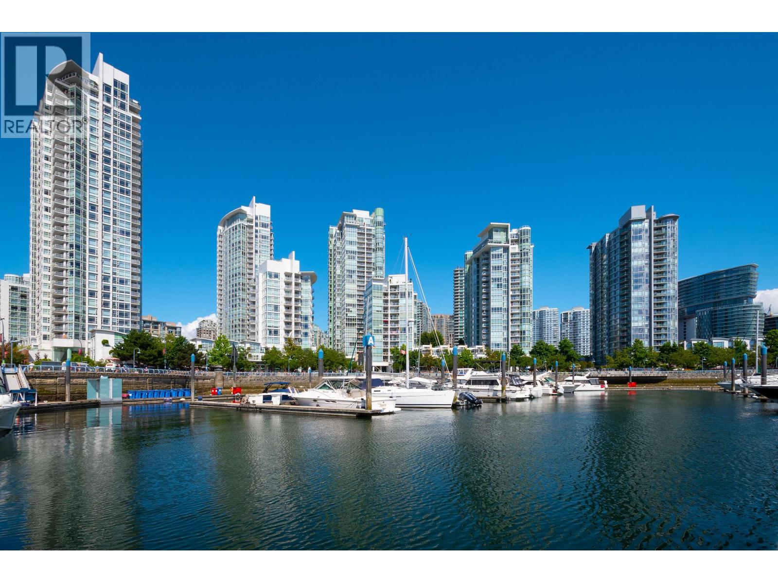 2105 193 AQUARIUS MEWS