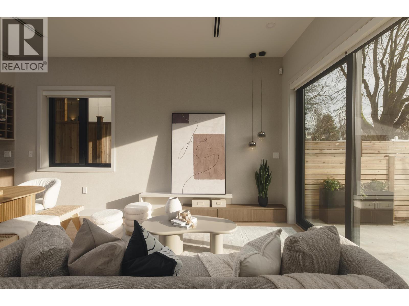 1 2637 W 12TH AVENUE