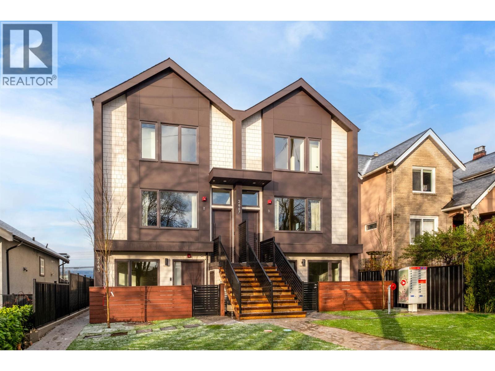 4 2667 E PENDER STREET