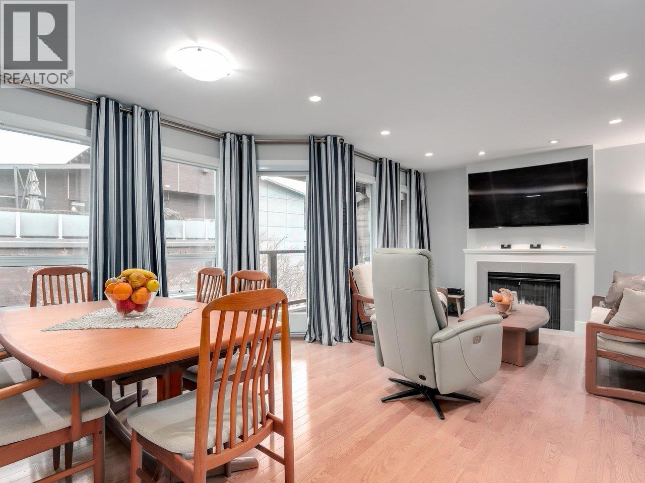 304 3711 DELBROOK AVENUE