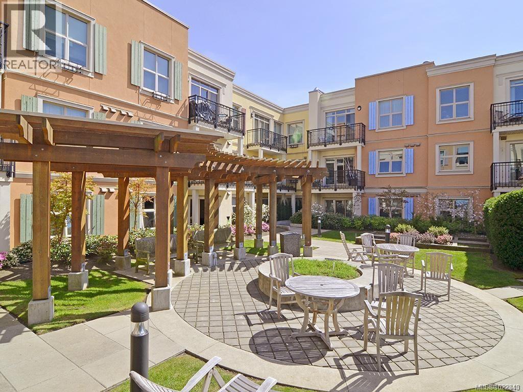 210 1620 McKenzie Ave