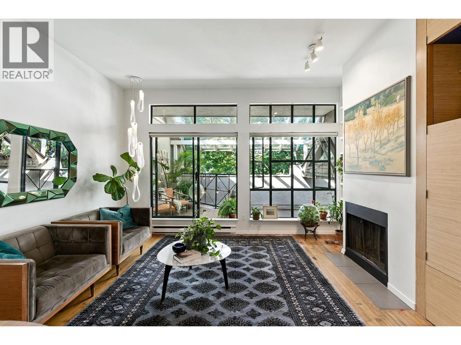 303 700 E PENDER STREET