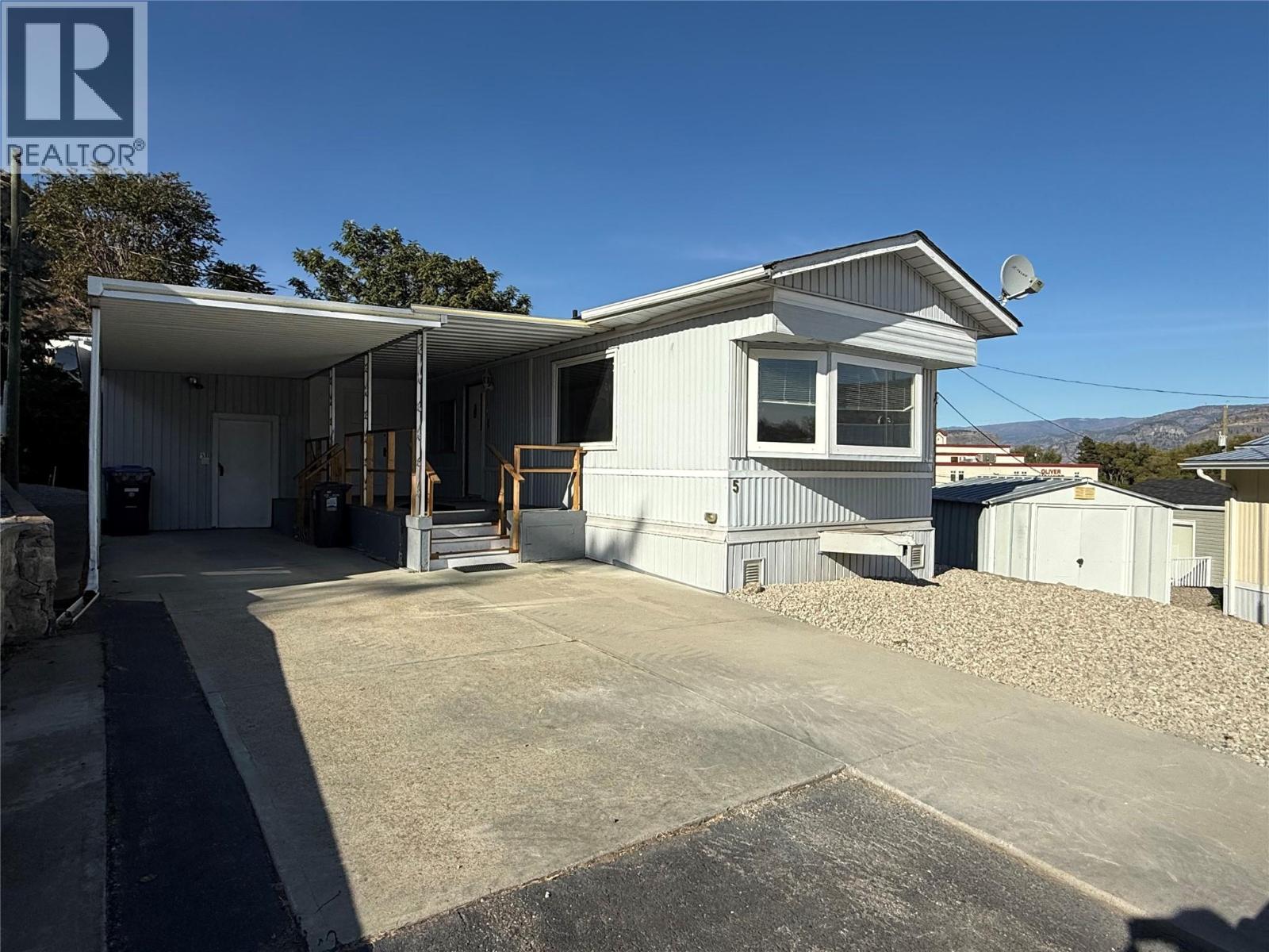 5 6822 Leighton Crescent