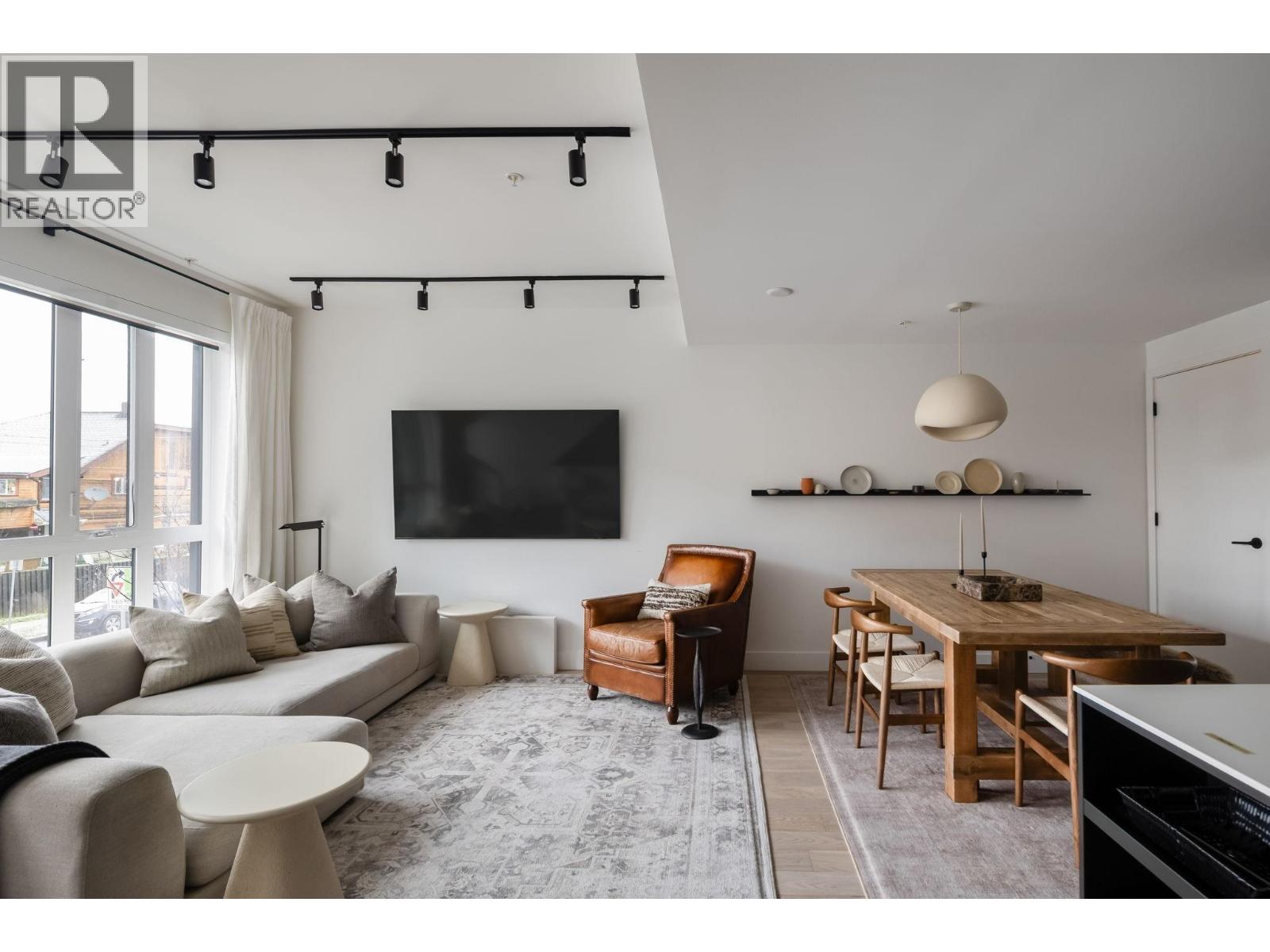 3914 DUMFRIES STREET