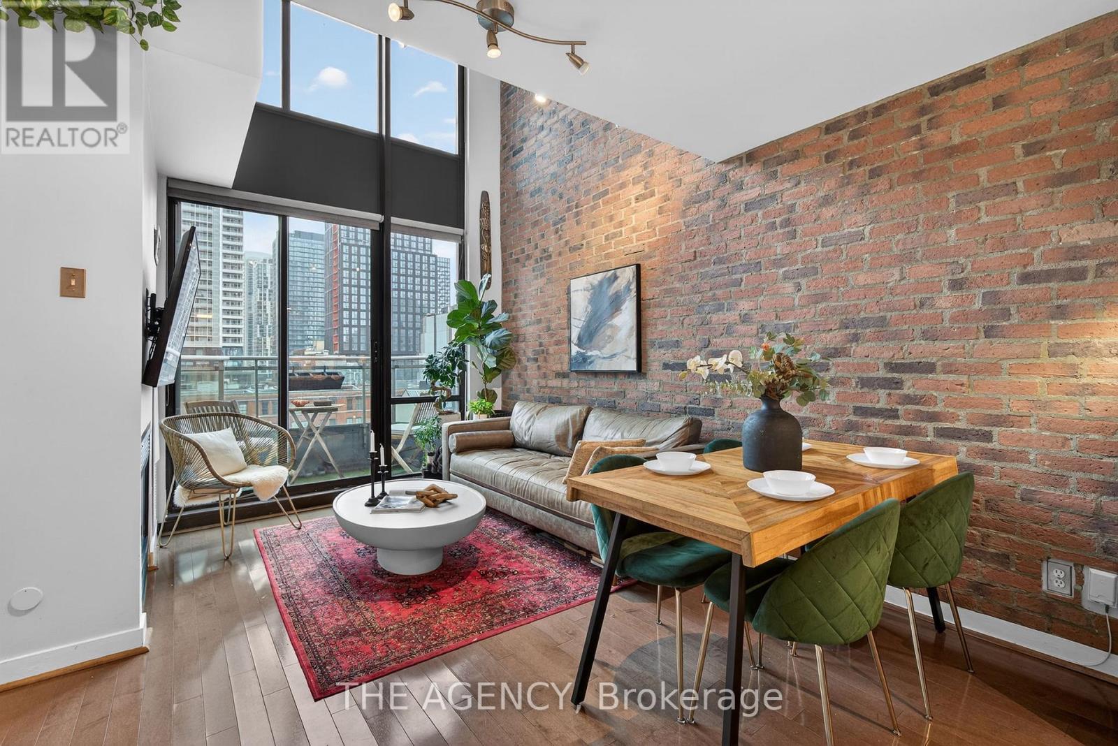 904 - 77 LOMBARD STREET