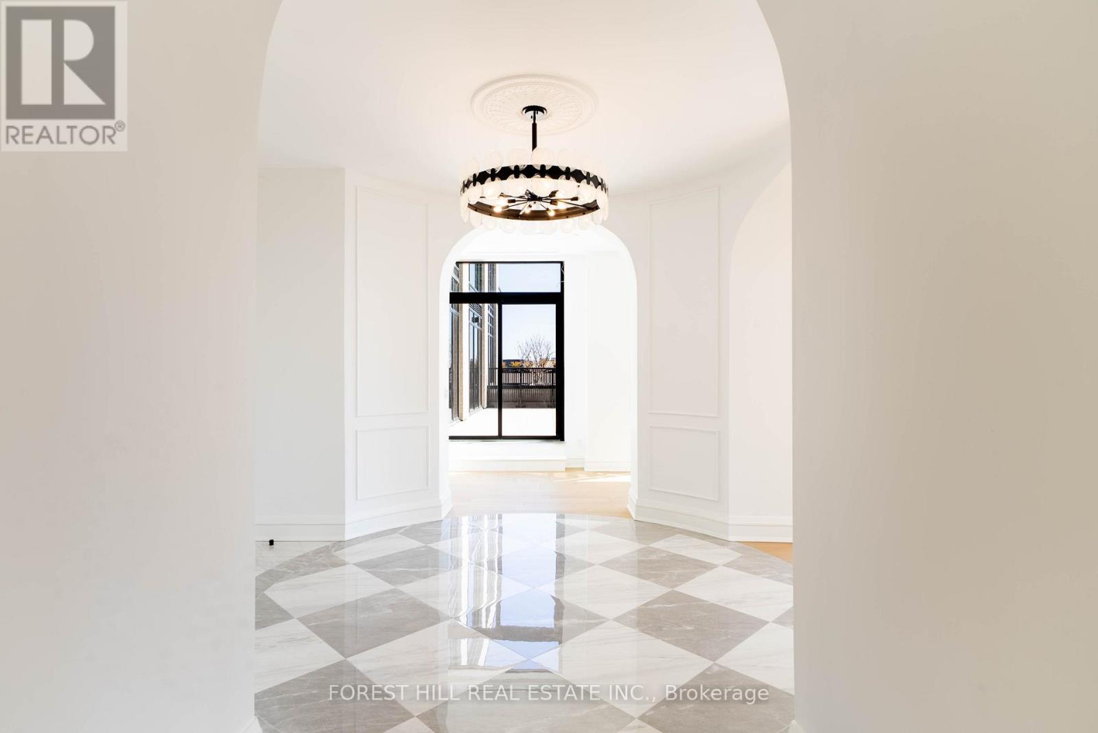 6A - 2010 BATHURST STREET