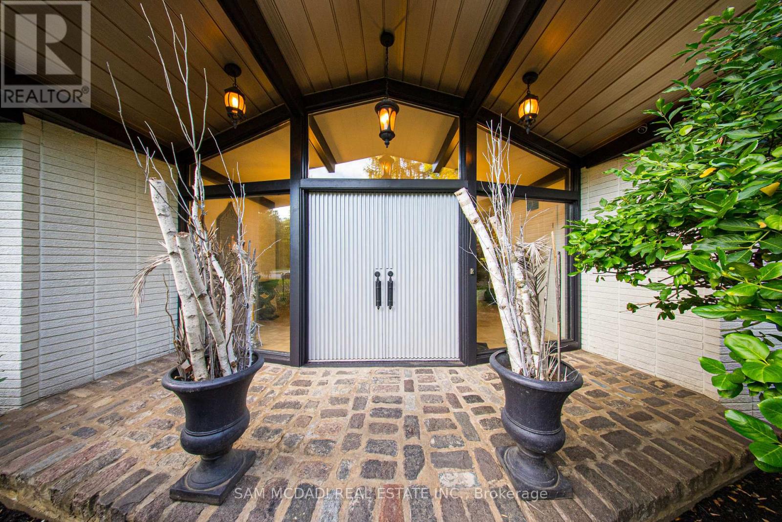 625 SIR RICHARD'S ROAD