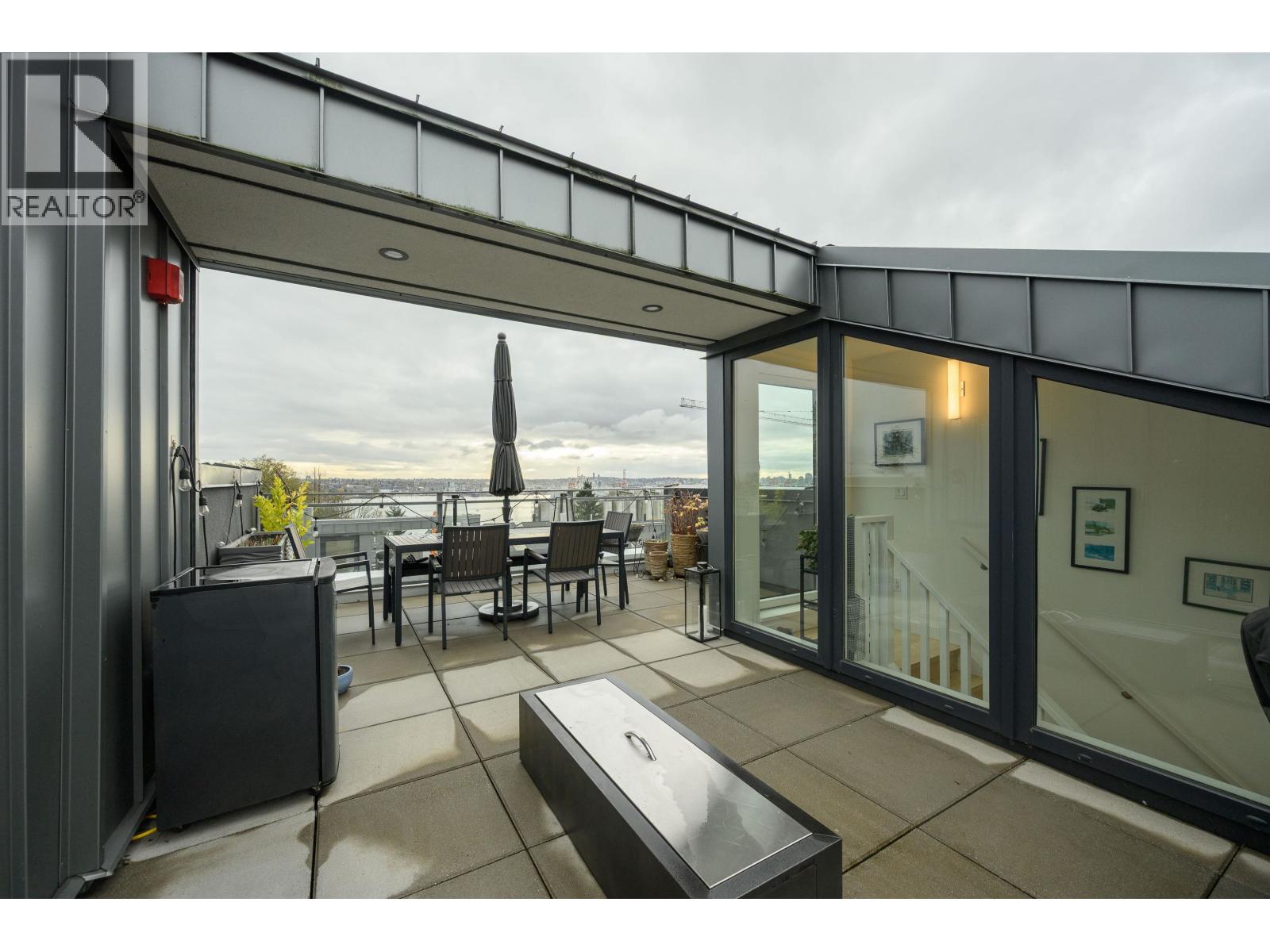 206 649 E 3RD STREET