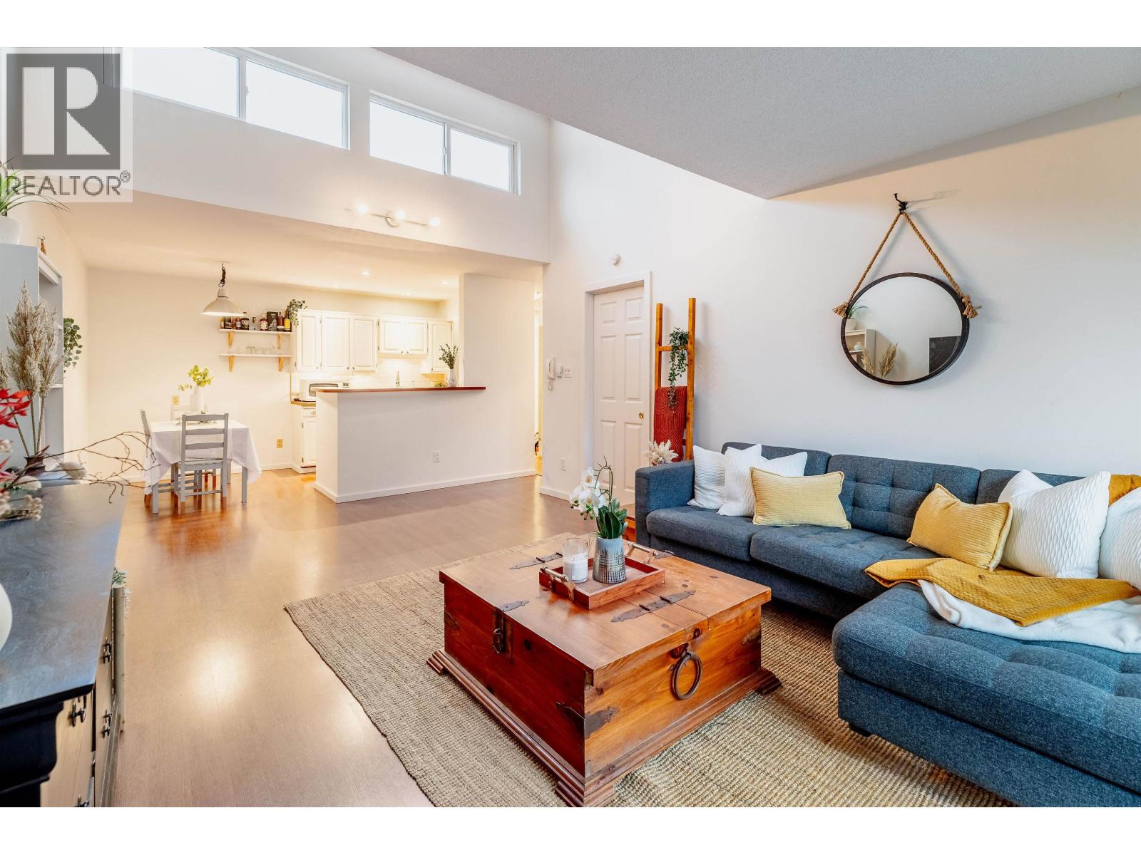 319 206 E 15TH STREET