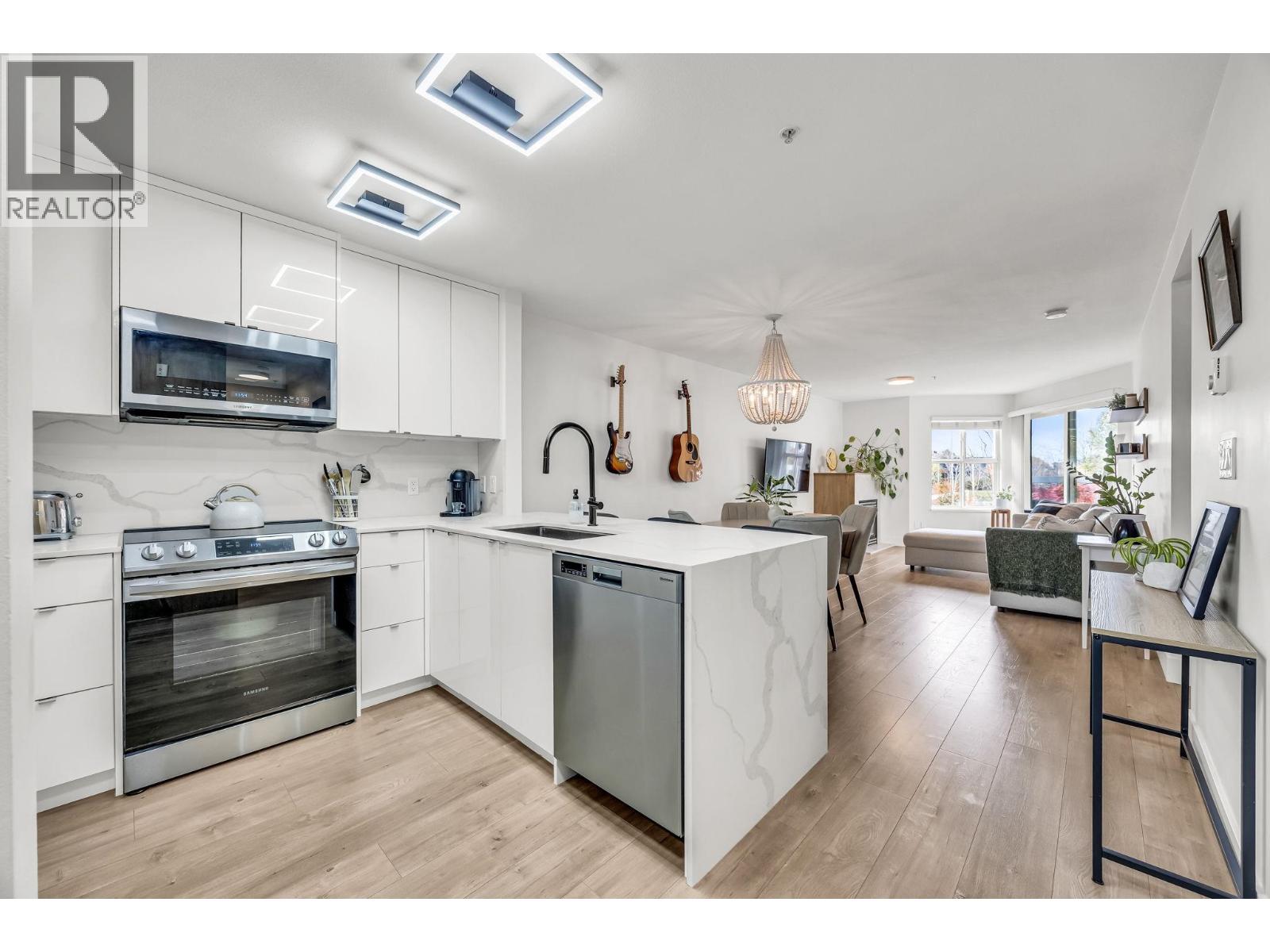 213 3038 E KENT AVENUE SOUTH