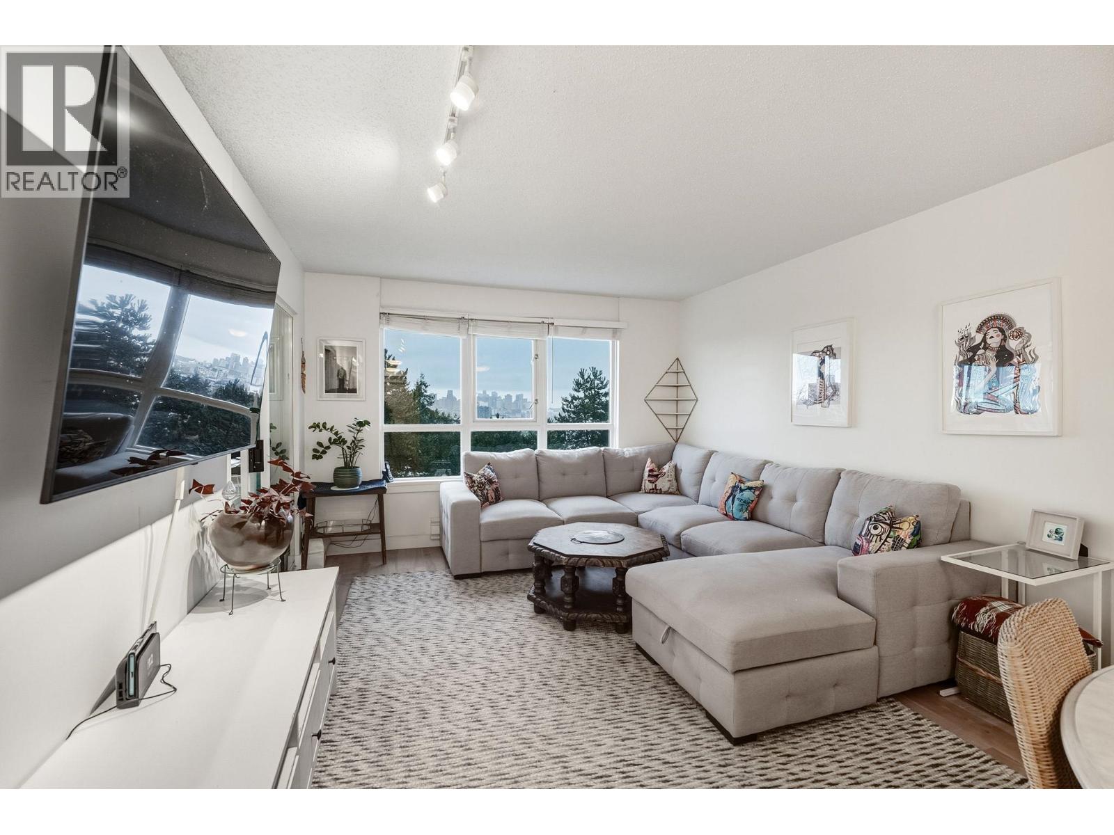 503 1833 FRANCES STREET