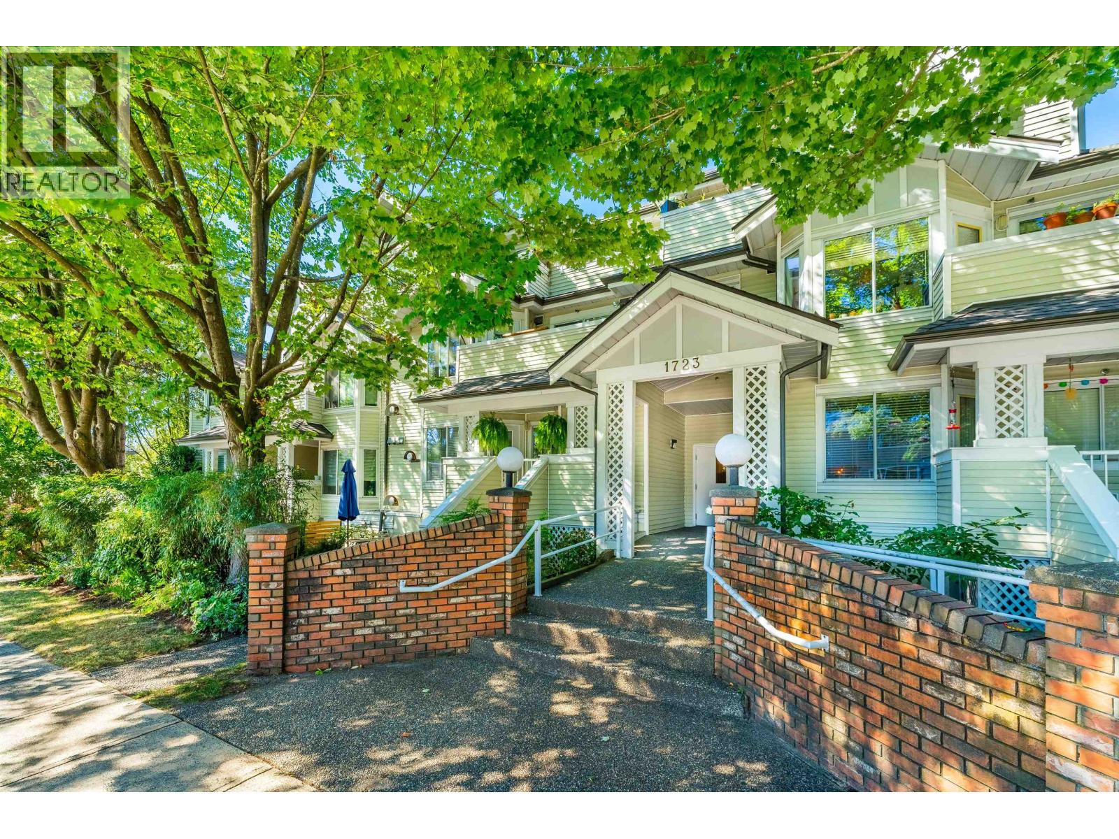 401 1723 FRANCES STREET