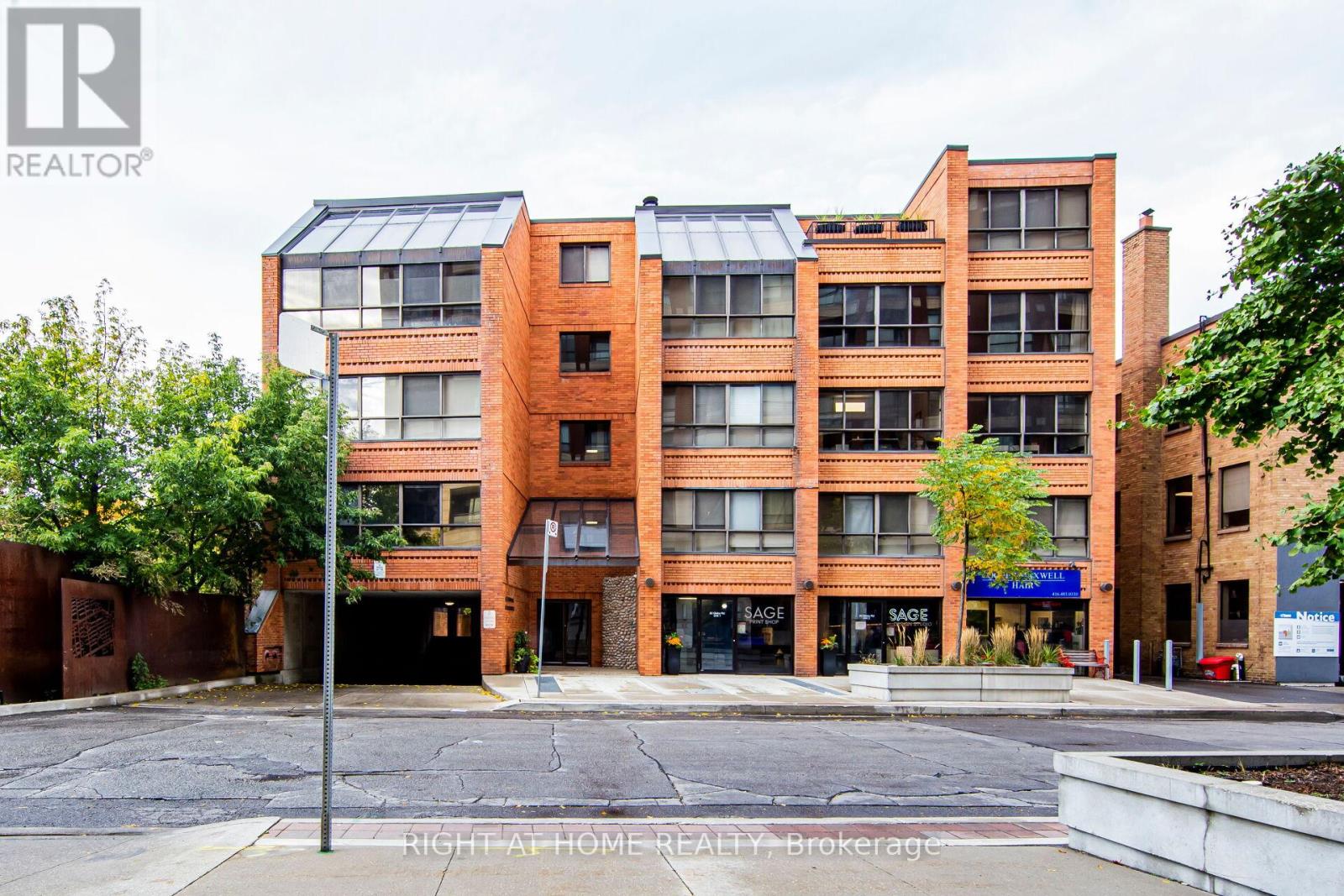 PH16 - 20 GLEBE ROAD W