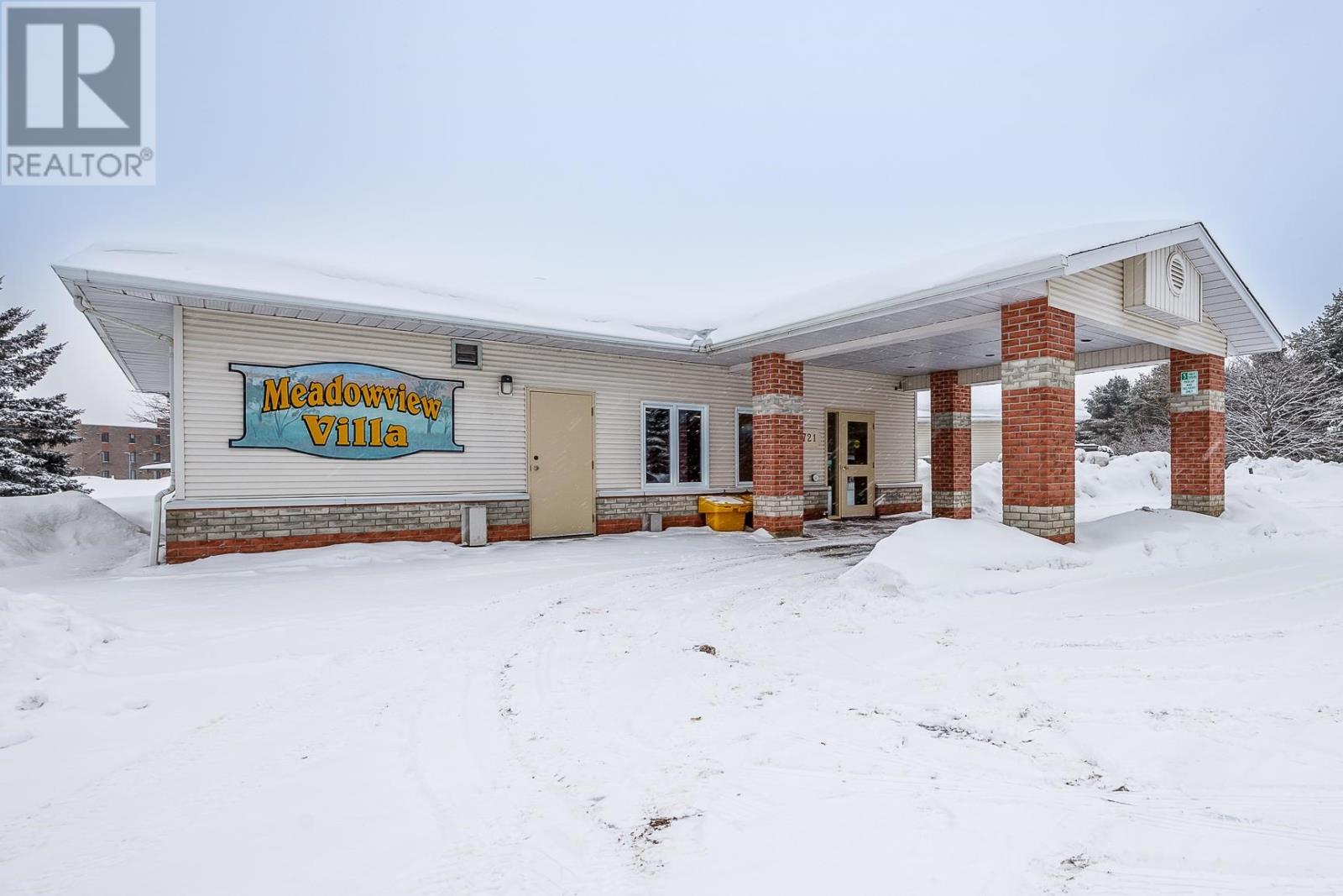 721 Third Line E # #8